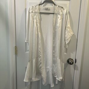 White Silk Vintage Floral Robe Natori One Size
